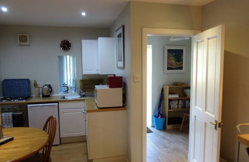 Alexandria Cottage | Peaceful relaxing cottage for 2 in stunning scenery beside Loch Lomond
