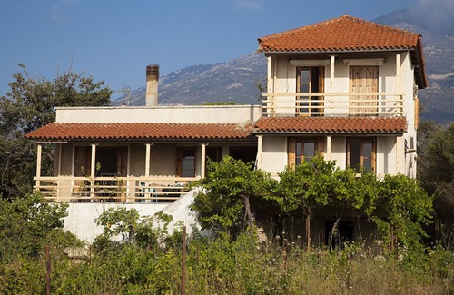 Kiparissia Villa | Peaceful remote house in Kyparissia