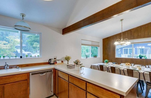 Lake Forest Park House | Peaceful Retreat Serene Lake Forest Park House