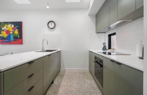 Brunswick East House | Peaceful Retreat with Backyard in Brunswick East