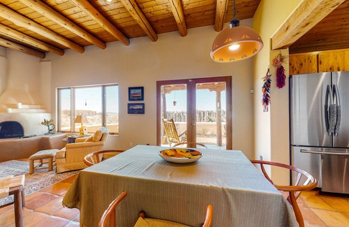 Taos House | Peaceful retreat with 360º views, Kiva fireplace & firepits - dog-friendly