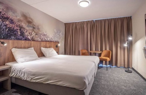 Zeegse House | Peaceful Retreat: Cycling, Nature Trails, Sauna and Indoor Pool - 2 Units