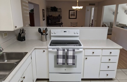 Mesa House | Peaceful Retreat Home in 55+. Golf, Fishing & Emergency Services in Community.