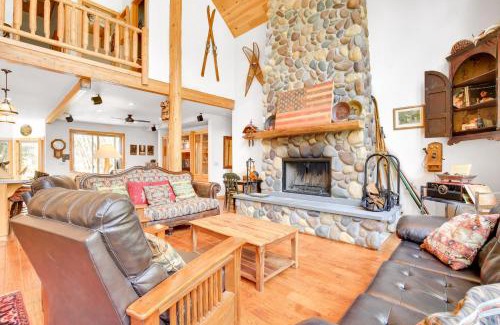 Rhododendron House | Peaceful Rhododendron Cabin with Fire Pit and Hot Tub!