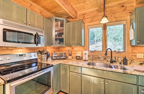 Banner Elk Cabin | Peaceful 'Rocky Creek Cabin' w/Hot Tub & Views!
