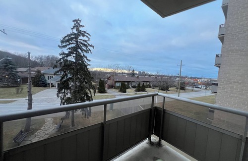 Glenridge Apartment | Peaceful Room in shared urban oasis
