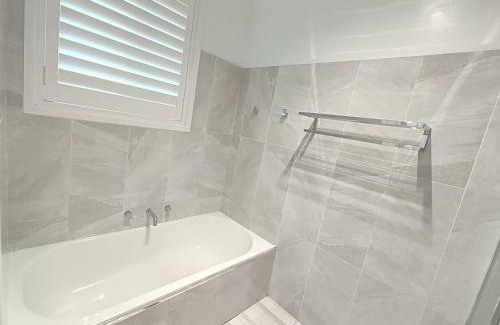 Baulkham Hills House | Peaceful Room in Modern Baulkham Hills Home - BH3