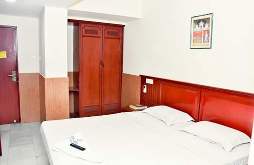 Madurai Hotel | Peaceful Room Stay/Proximity to Temple/Junction