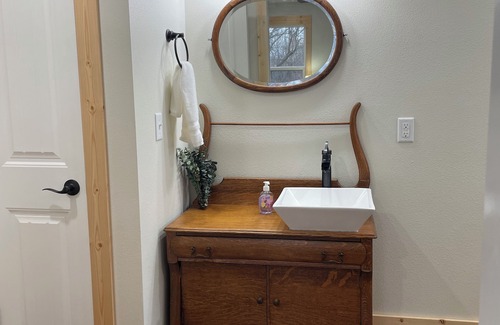 Boone County Other | Peaceful rural hideout 25 min south of Branson in NW AR w/large covered porch