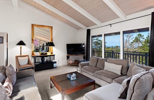 Del Monte Forest House | Peaceful Sanctuary in Pebble Beach - Great Ocean Views, Great Location! 4br/2ba