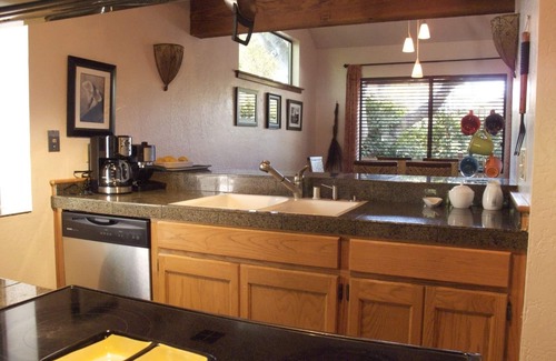 Seabright Condo | Peaceful Seabright Townhome Retreat Near Boardwalk & Yacht Harbor
