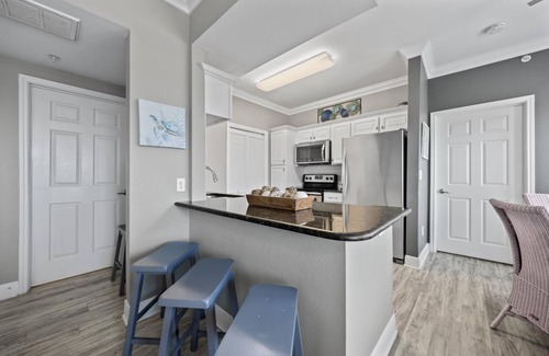 Corpus Christi Condo | Peaceful Seaside Condo-Walking Path to the Beach