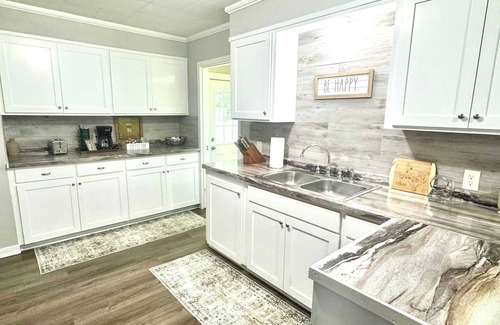 Nederland House | Peaceful Soothing Greens 3 BR 1BA