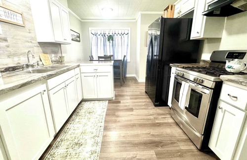 Nederland House | Peaceful Soothing Greens 3 BR 1BA