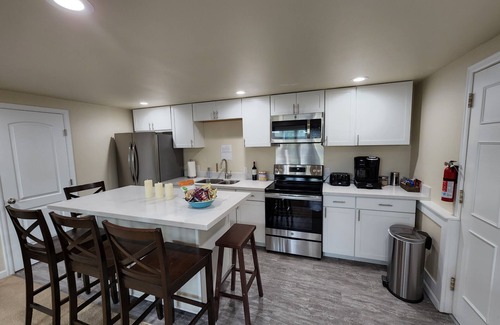 Highline House | Peaceful South Seattle Spacious 3 bedroom Downstairs Unit