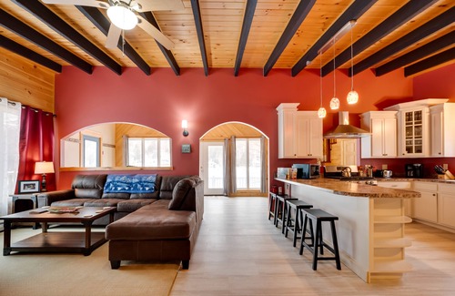 Stark Cottage | Peaceful Stark Cottage w/Deck on South Ponds!