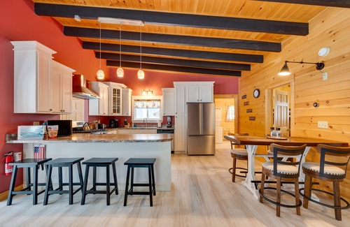 Stark Cottage | Peaceful Stark Cottage w/Deck on South Ponds!