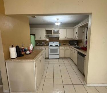 Palmetto Estates House | Peaceful Stay By Miami Zoo