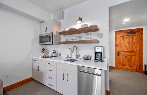 Tamarack Apartment | Peaceful Studio With Fireplace and Jet Tub