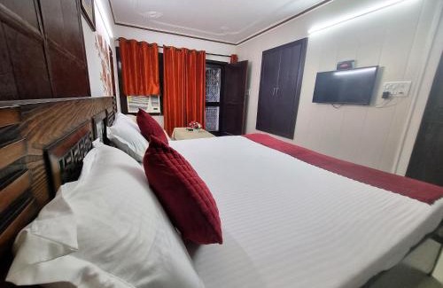 Vasant Vihar Apartment | Peaceful Studio with Kitchen