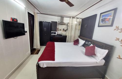 Vasant Vihar Apartment | Peaceful Studio with Kitchen