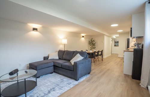 Armstrong House | Peaceful Suite near Vernon/Armstrong
