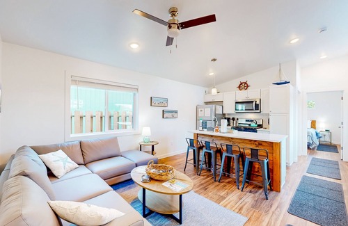 Rockaway Beach House | Peaceful & sun-soaked coastal retreat with W/D - steps to downtown & the beach