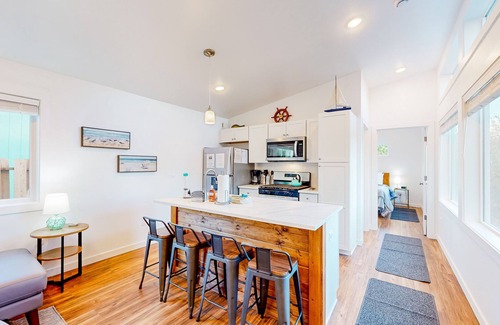 Rockaway Beach House | Peaceful & sun-soaked coastal retreat with W/D - steps to downtown & the beach