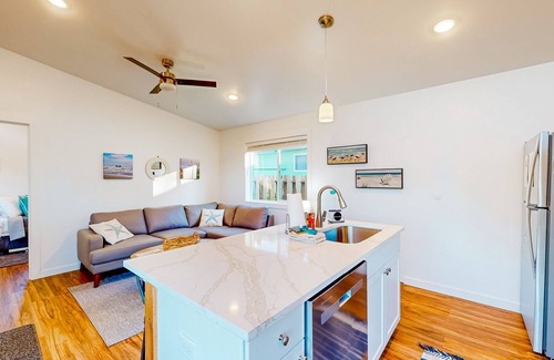 Rockaway Beach House | Peaceful & sun-soaked coastal retreat with W/D - steps to downtown & the beach