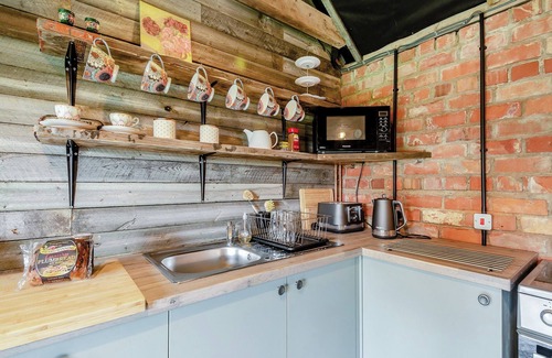 Grimsby Cottage | Peaceful Travelers Rest - UK44790
