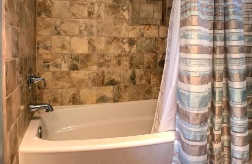 Corvallis House | Peaceful Vacation Getaway, Private Yard, Hot Tub, 360 Views, Cozy Cottage in the heart of the Bitterroot Valley, Sage Cottage 406