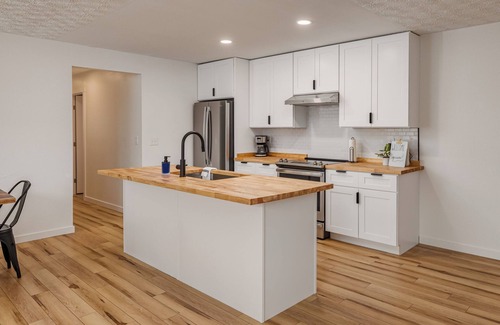 Northeast Anchorage House | Peaceful Valley 2