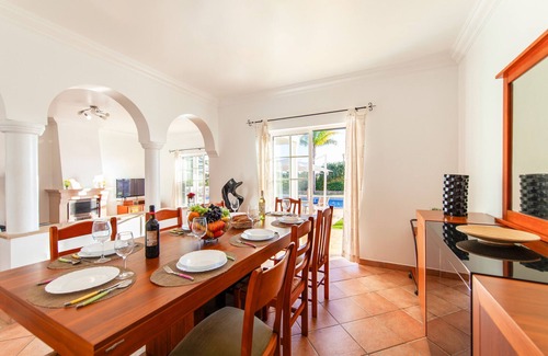 Silves Villa | Peaceful villa w/heatable pool in Pêra