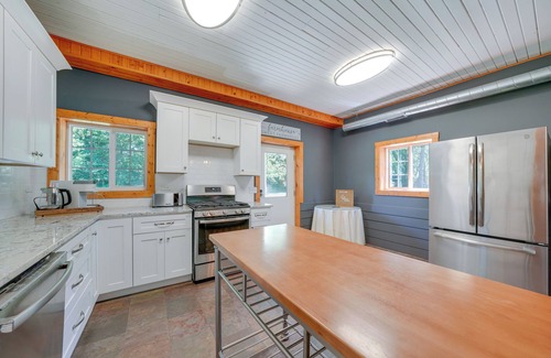 Warrenville Cabin | Peaceful Warrenville Home: 1 Mi to Herrick Lake!