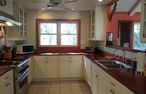 Old Homosassa House | Peaceful Waterfront Home, Daily Sunset, Dock, 3 Min to Boat ramp & Gulf Access