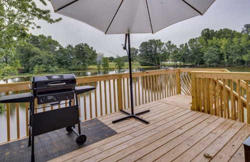Simpsonville Apartment | Peaceful Waterfront Studio 16 Mi to Greenville!