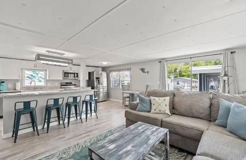 Weeki Wachee Gardens House | Peaceful Weeki Wachee Waterfront Home, Clear Kayakn