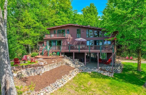 Hayward House | Peacefulness on Spider Lake-Fish, Kayak & Bike!