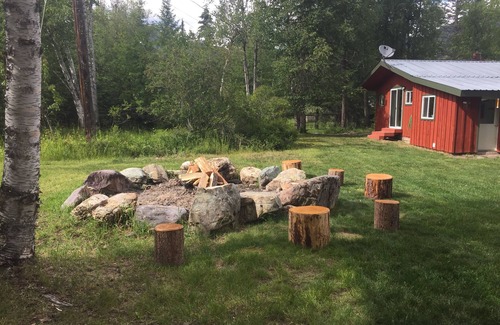 Swan Lake Cabin | Peacful and cozy cottage in the mountains
