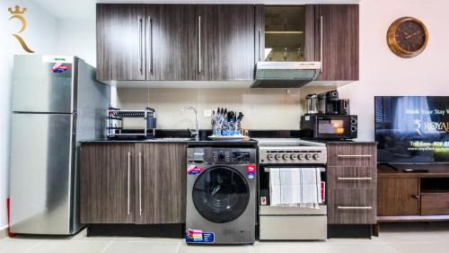 Abu Dhabi Apartment | Peach Bliss Studio - Balcony, Pool & Gym Access Near Al Reef Beach