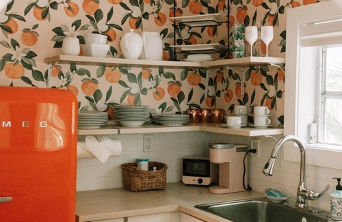 Palm Beach - West Palm Beach Cottage | Peach Cottage: Palm Beach-style bliss, shared pool