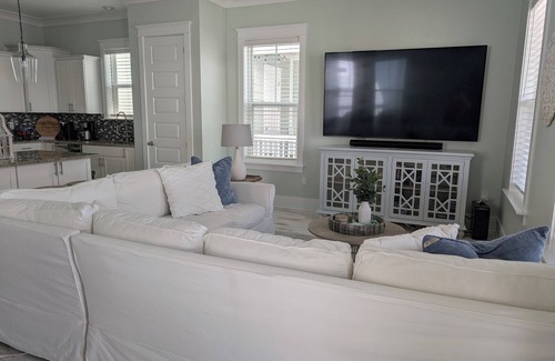 Navarre Beach House | Peach & Palm Beach House- Spacious 4 BR Home w/Paddleboard, Golf Cart