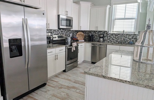 Navarre Beach House | Peach & Palm Beach House- Spacious 4 BR Home w/Paddleboard, Golf Cart