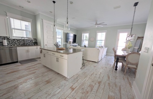Navarre Beach House | Peach & Palm Beach House- Spacious 4 BR Home w/Paddleboard, Golf Cart
