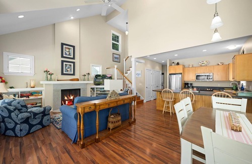 Lakeside House | Peach Place at Lakeside