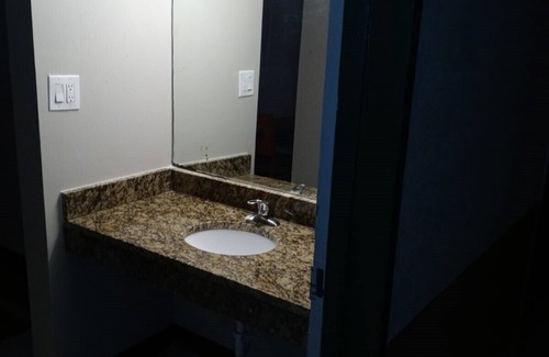 Doraville Hotel | Peachtree Inn & suites