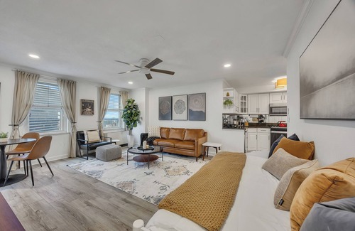 Downtown Atlanta Condo | "Peachtree Perch" Dtown Condo w Balcony, Sleeps 4