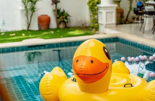 Na Chom Thian Villa | Peacock Beachside.Pool Villa with BBQ grill and private swimming pool near beach