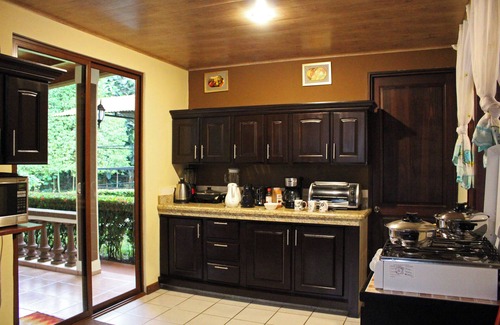 El Tanque House | Peacock Country Estate with 7 bedrooms, WiFi, fitness room in serene La Fortuna