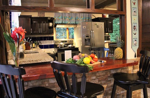 El Tanque House | Peacock Country Estate with 7 bedrooms, WiFi, fitness room in serene La Fortuna